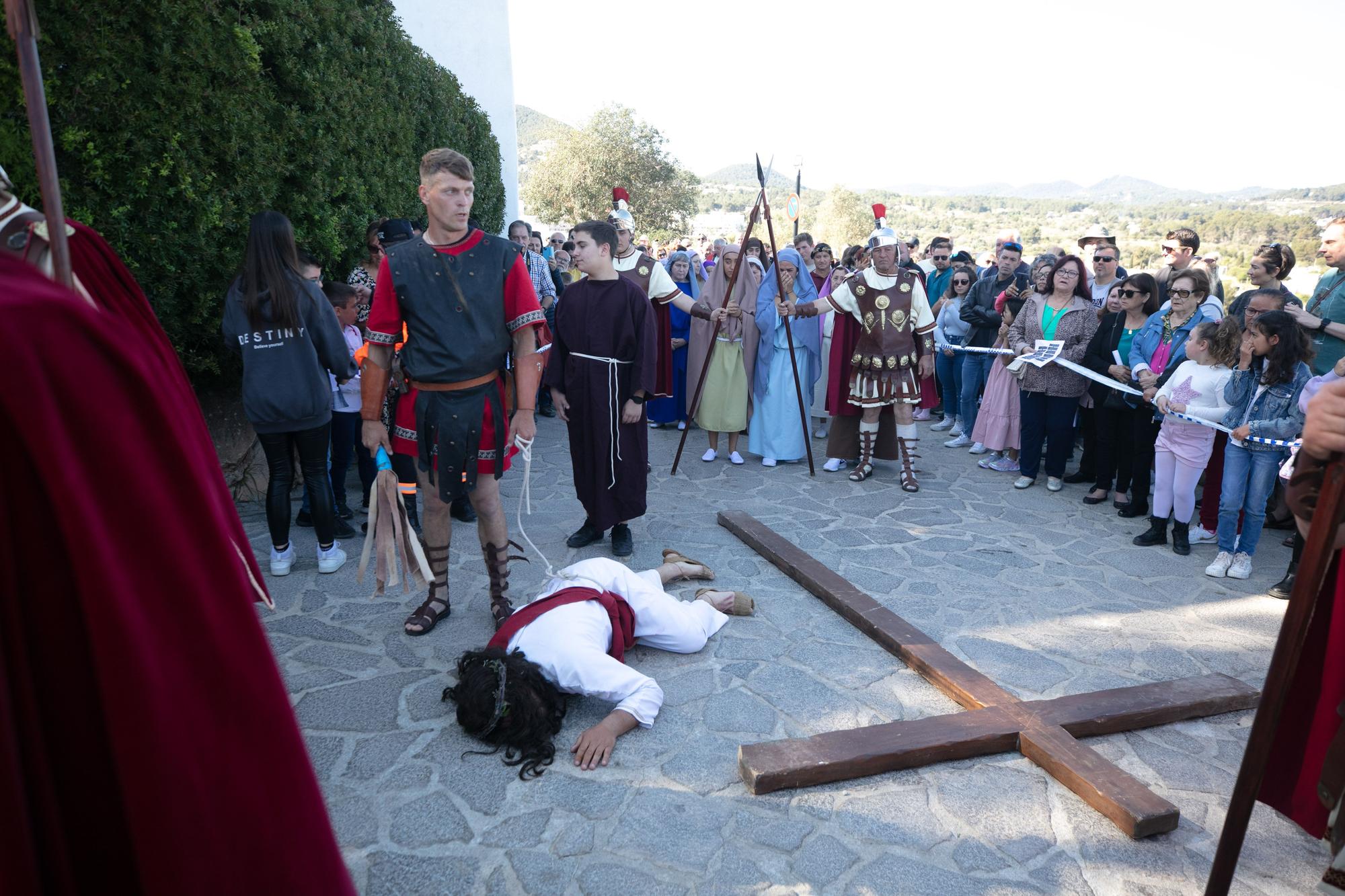 Todas las imágenes del Vía Crucis viviente en Santa Eulària