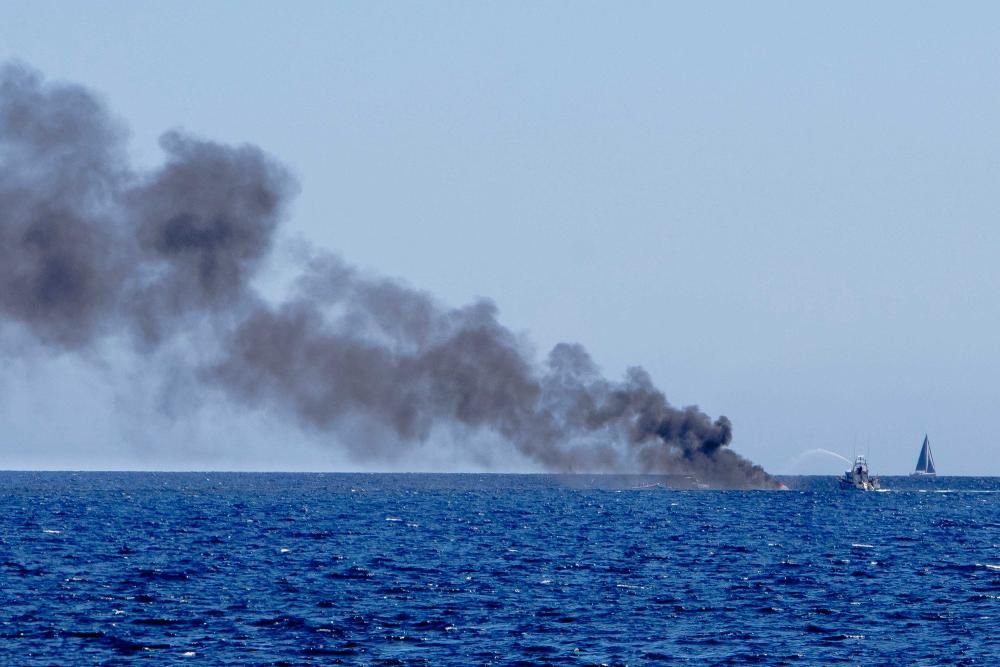 Incendio lancha Club de Mar