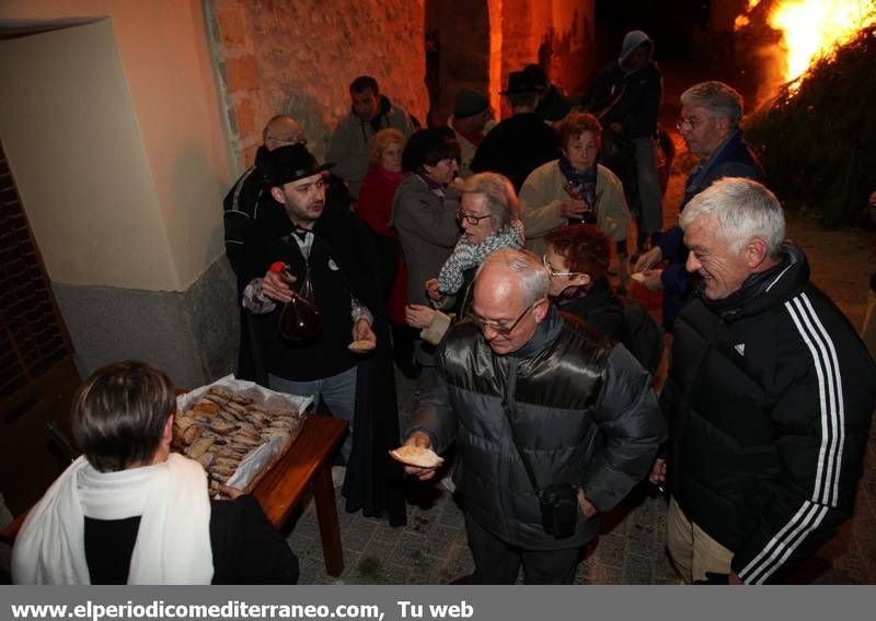 GALERÍA DE FOTOS -- Palanques convierte Sant Antoni en una gran fiesta