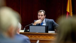 Archivo - El ministro de Transportes y Movilidad Sostenible, Óscar Puente, comparece en la Comisión de Investigación por el ‘caso Koldo’, en el Senado, a 28 de noviembre de 2024, en Madrid (España).