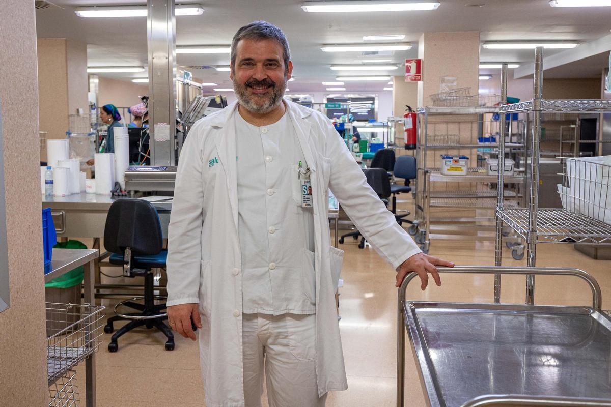 Antonio Casado, supervisor de la central de esterilización del Miguel Servet.