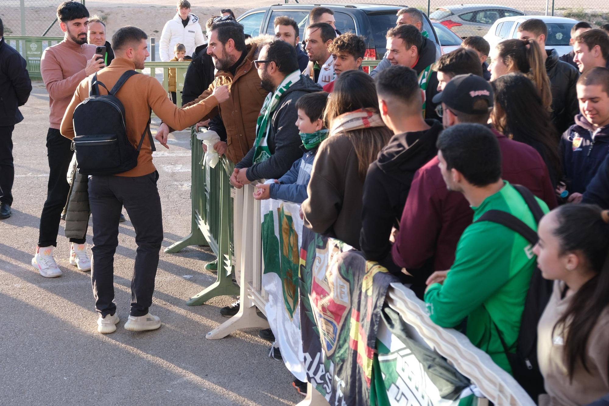 Así ha despedido la afición del Elche CF a la plantilla en su partida hacia Sevilla