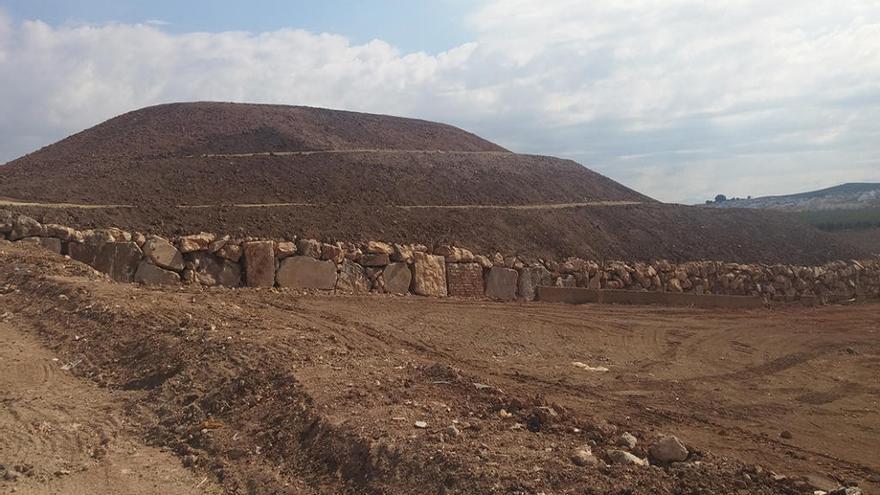 Una imagen de la escombrera de Sierra de Yeguas.