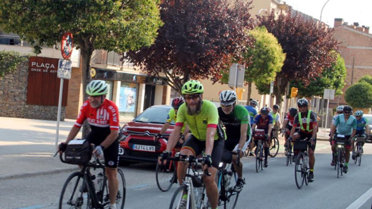 Els ciclistes van iniciar la recobrada marxa a les set de la tarda | JAUME GRANDIA