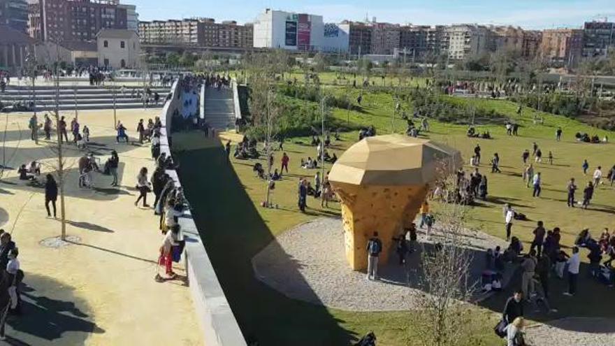 Lleno total en el primer domingo del Parc Central