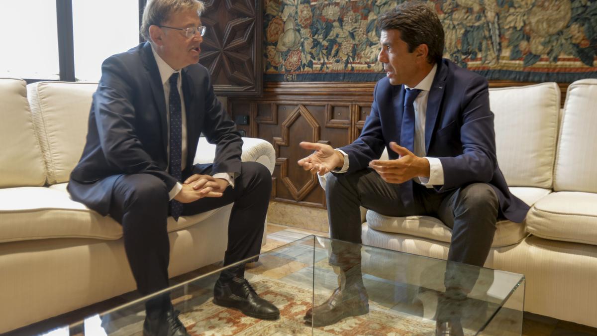 El presidente del Consell, Ximo Puig, con el de la Diputación, Carlos Mazón, en una reunión en el Palau de la Generalitat.