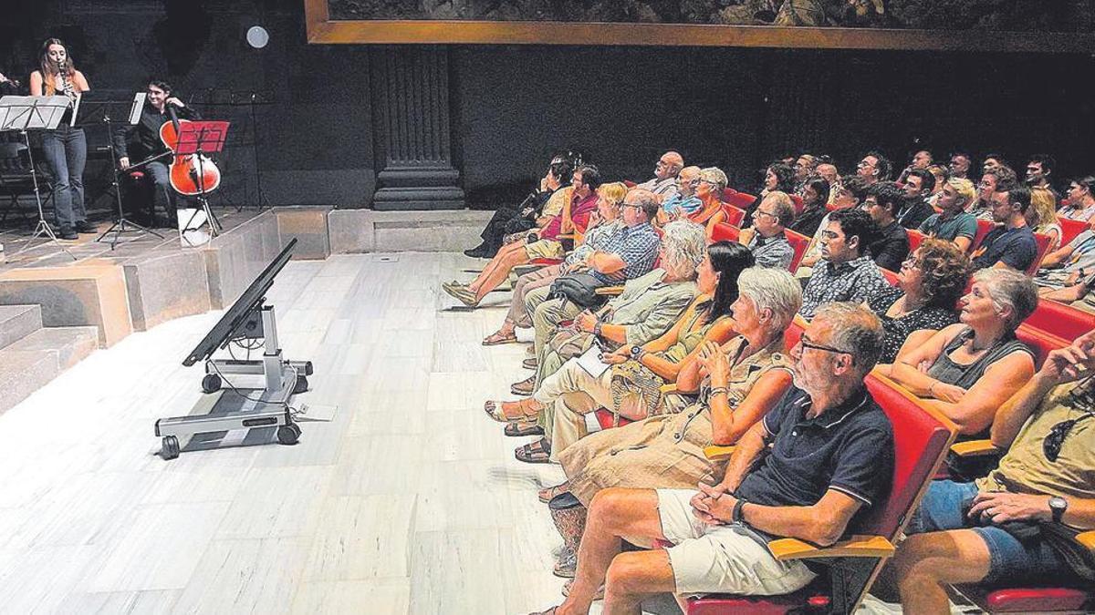 Homenatge als donants del cos a la ciència, ahir a la Generalitat de Girona. | MARC MARTÍ FONT