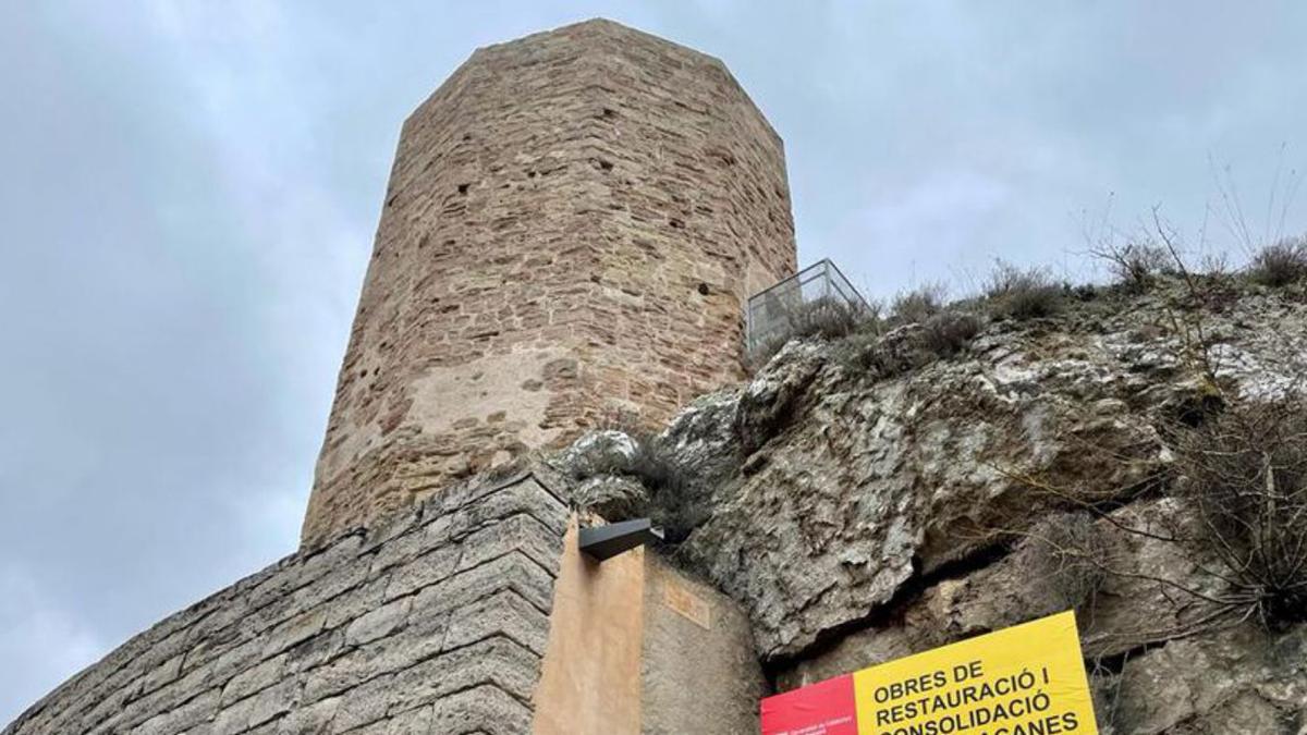 Es reprenen les visites guiades al castell d’Òdena, després de restaurar façanes i el basament de la torre | AJUNTAMENT D’ÒDENA