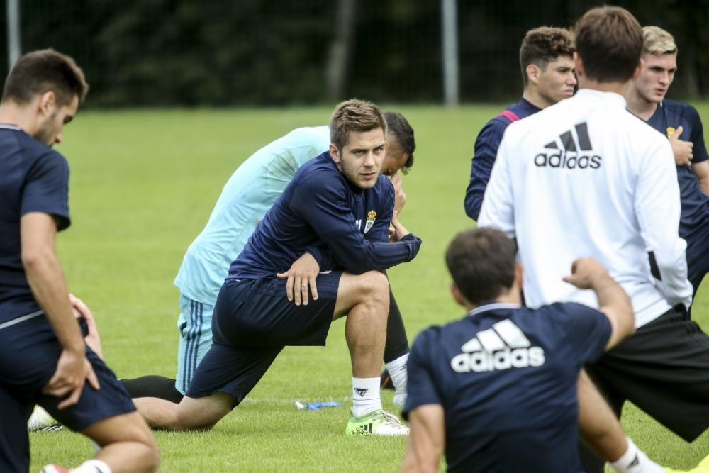 Entrenamiento del Real Oviedo en el Requexón