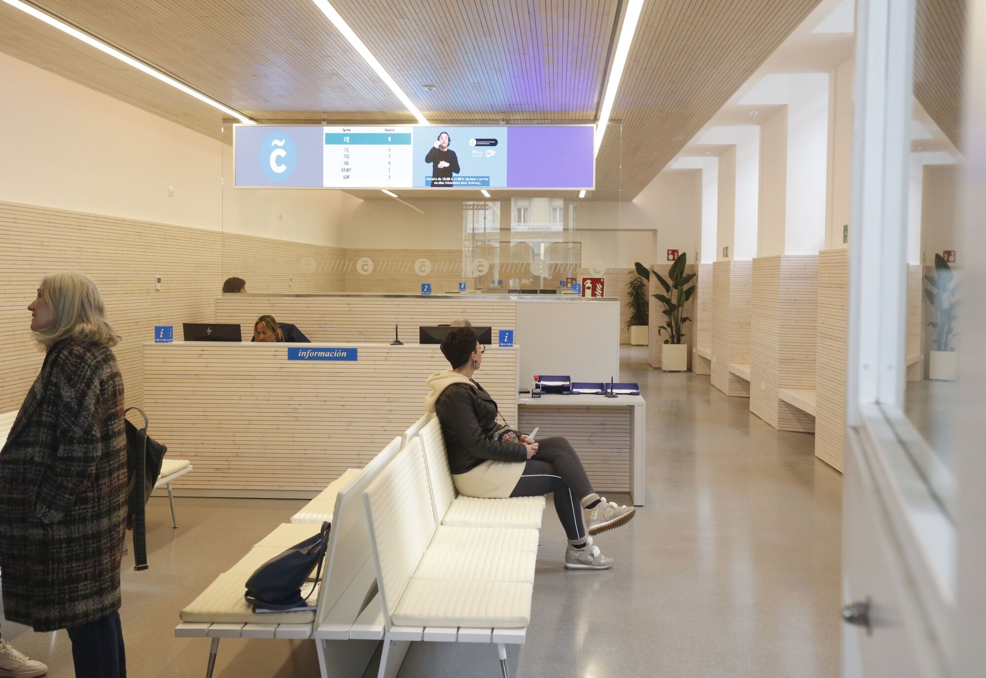 Oficina del Registro Municipal en el Palacio de María Pita.