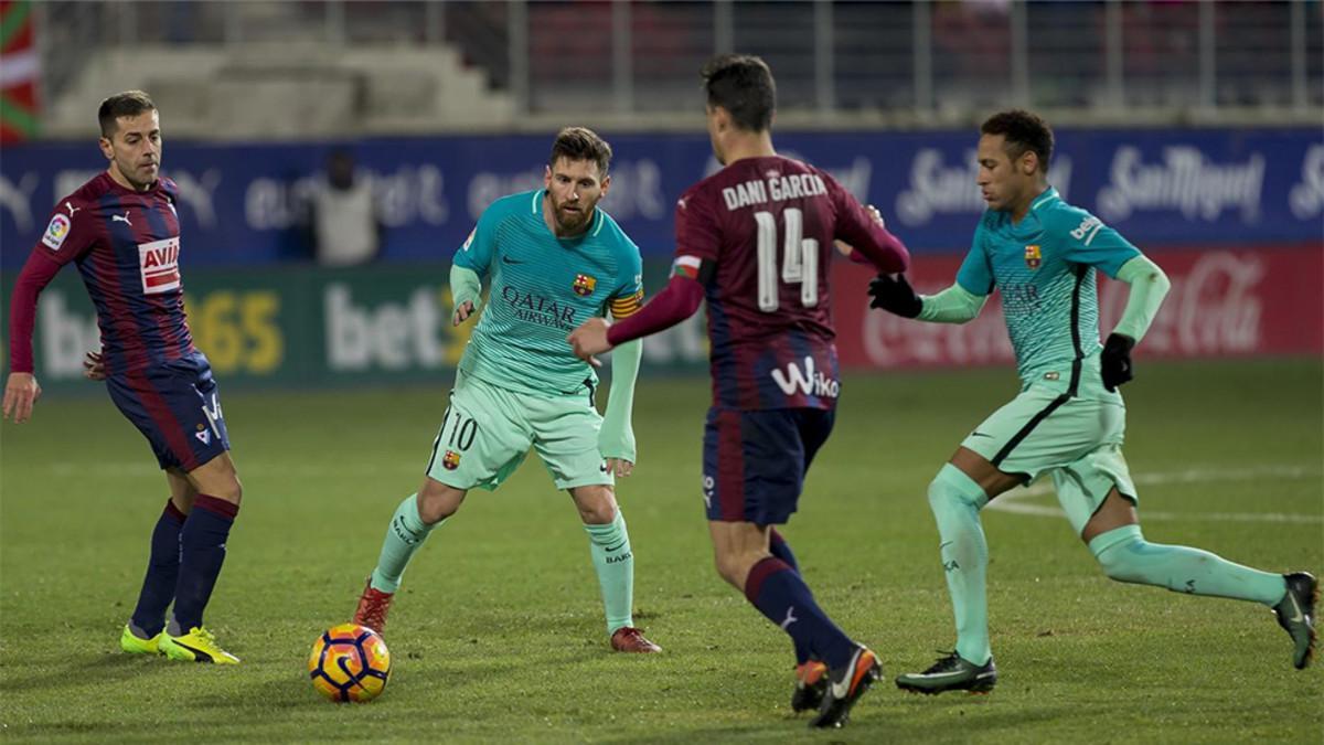 El Barcelona juega contra el Eibar