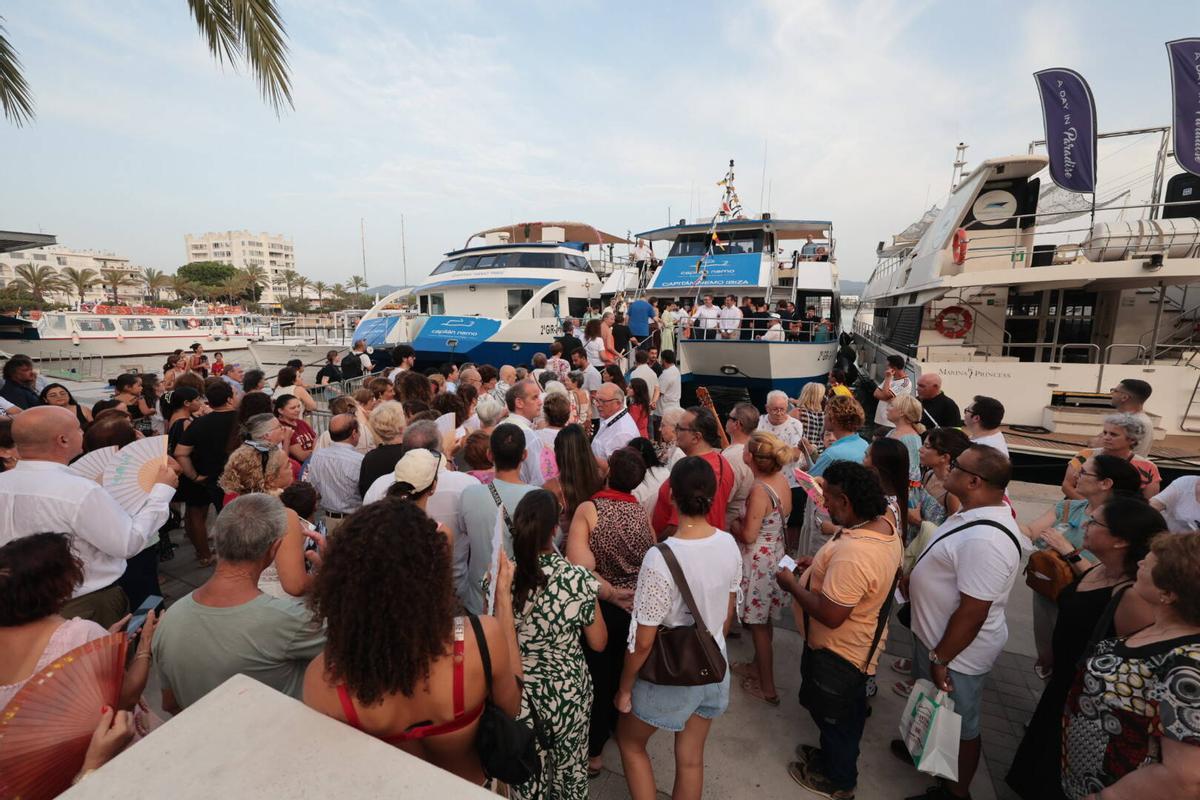 Imágenes de la procesión en honor a la Virgen del Carmen en Sant Antoni