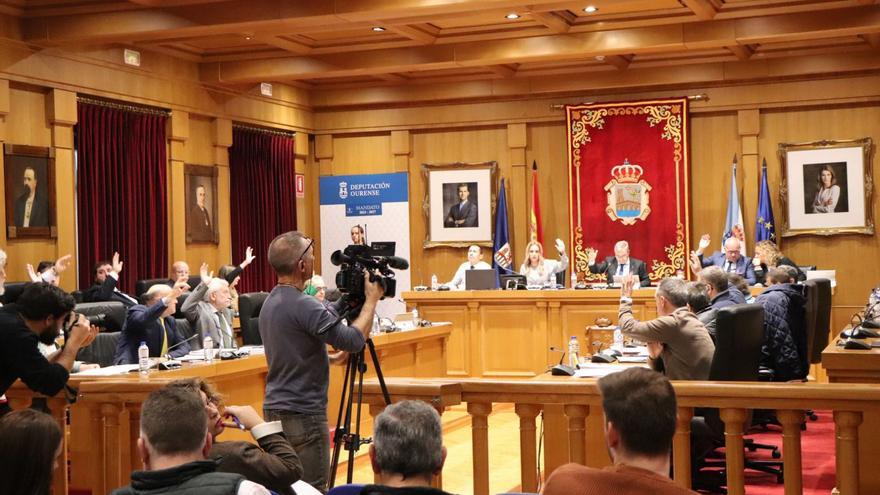 La Diputación de Ourense salva sus presupuestos con el apoyo del PSOE y el rechazo de Jácome