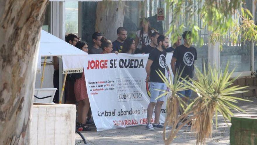 Efectúan un desahucio en el edificio Ortega Playa del Grau de Castelló