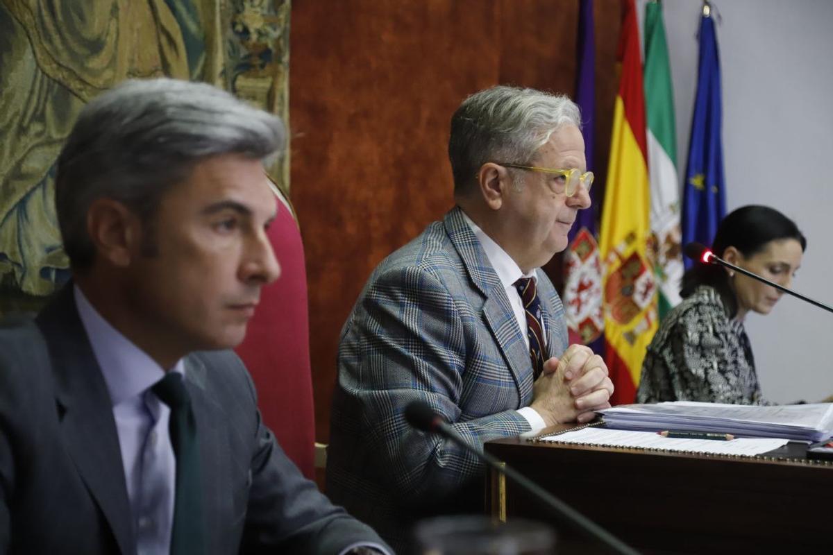 Andrés Lorite y Salvador Fuentes, durante el pleno de la Diputación.
