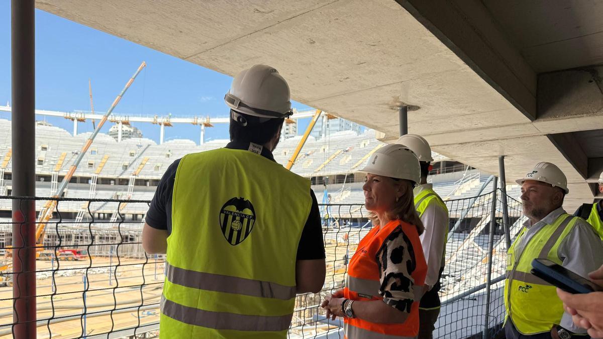 La vicepresidenta y consellera Susana Camarero visita el Nou Mestalla