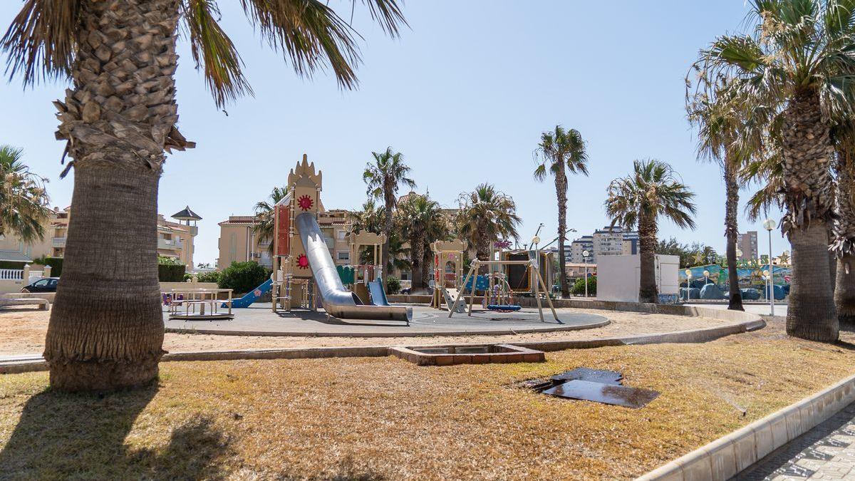 Lavado de cara a dos parques de La Manga.