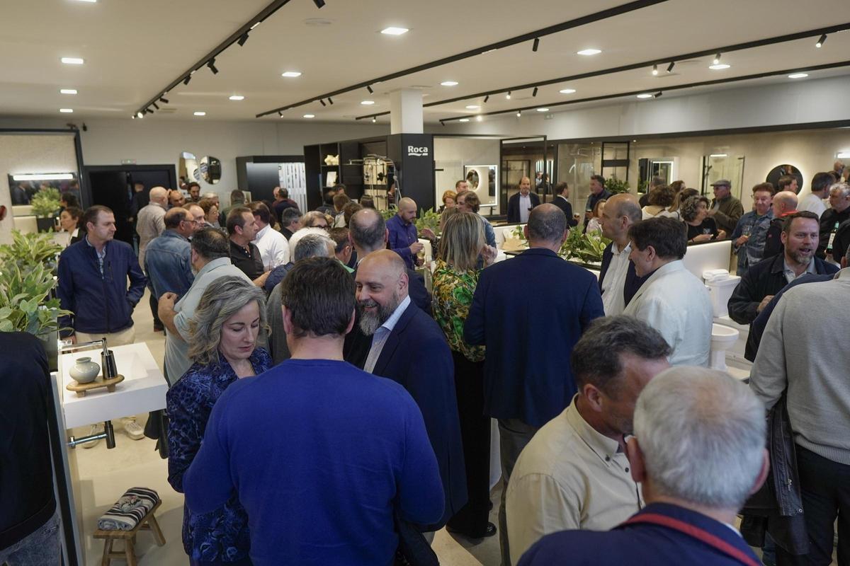 Imagen de la inauguración de la tienda de Arias Nadela en Pocomaco.