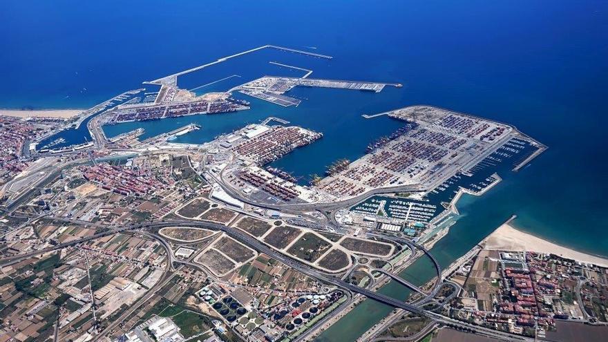 Puerto de València desde el aire.