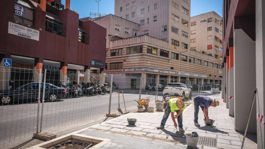 La nueva configuración de las calles Juan Carlos I y Prim en Badajoz va tomando forma