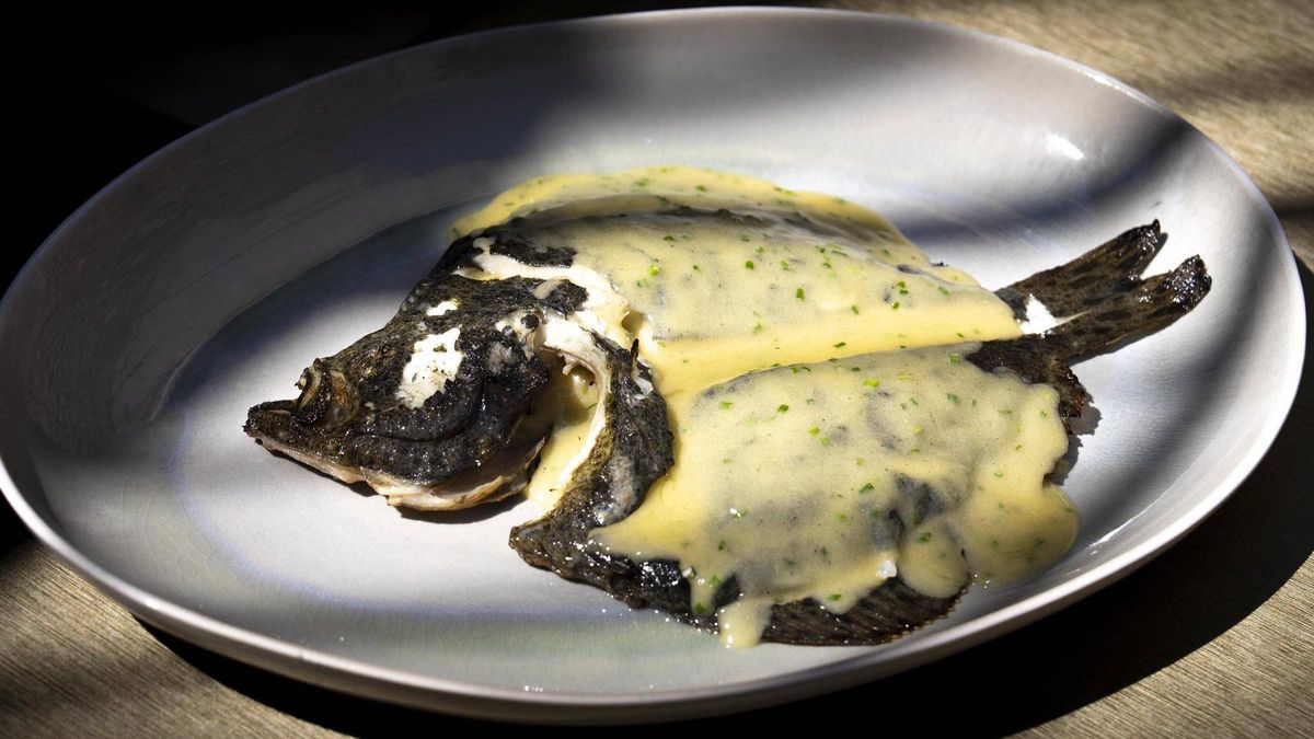 El rodaballo con su salsa del restaurante Intrèpid.