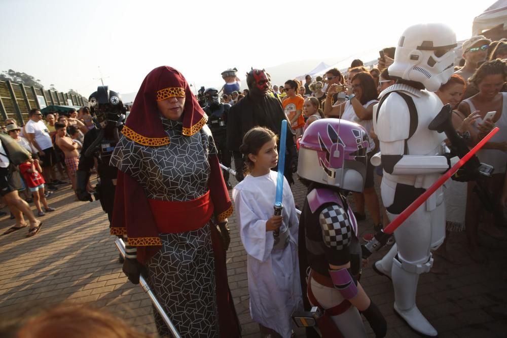 Asistentes al desfile de la Legión 501