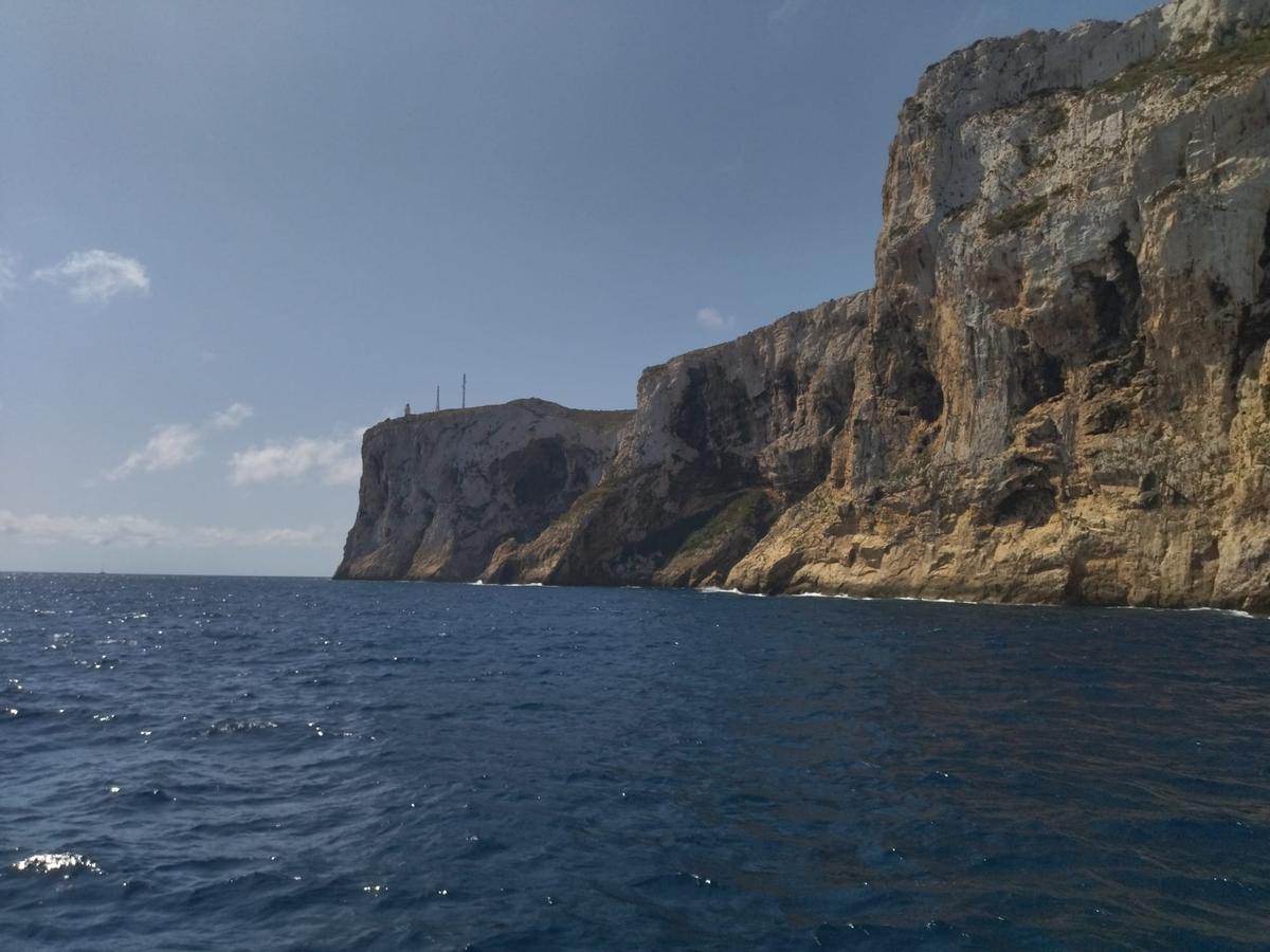 Imponente Bella e imponente: así es la costa de acantilados del cabo de Sant ...