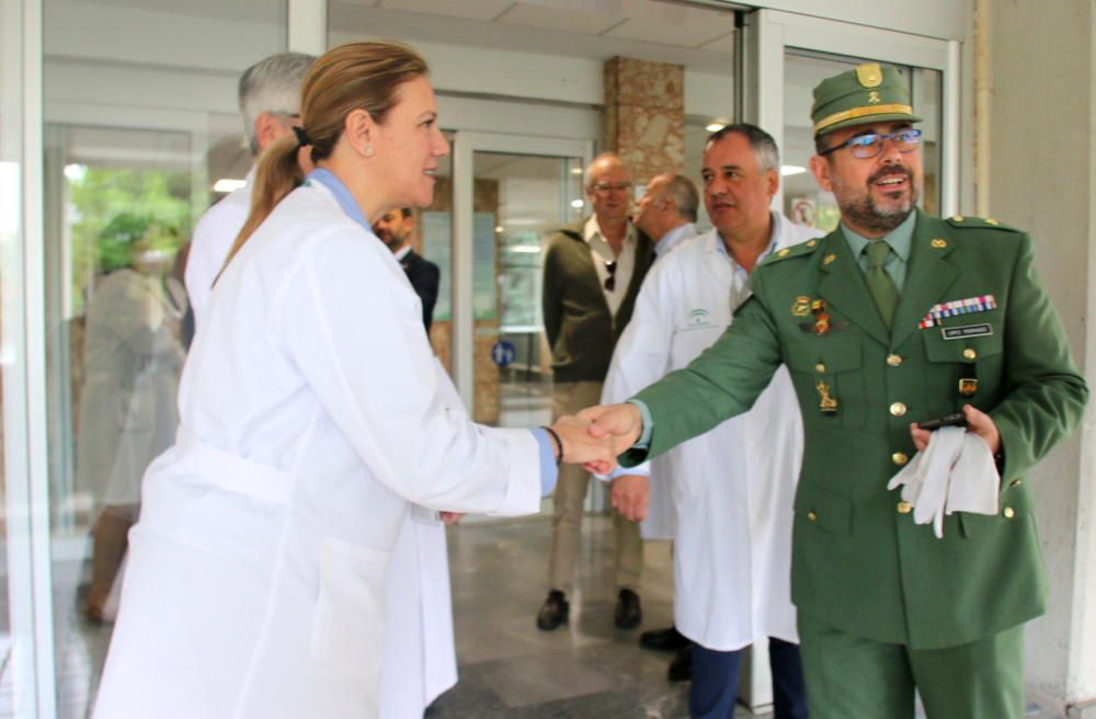 Visita de la Legión a los niños ingresados en el Hospital Materno.