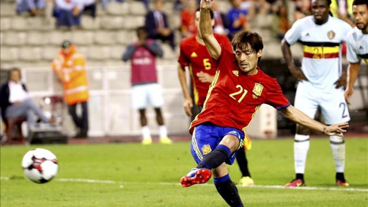 David Silva marca el segundo gol de penalty