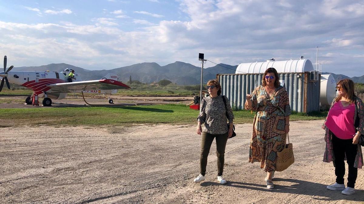 Patricia Puerta en su visita al aeródromo.