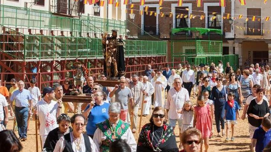 Procesión de San Roque por las calles de Villalpando.