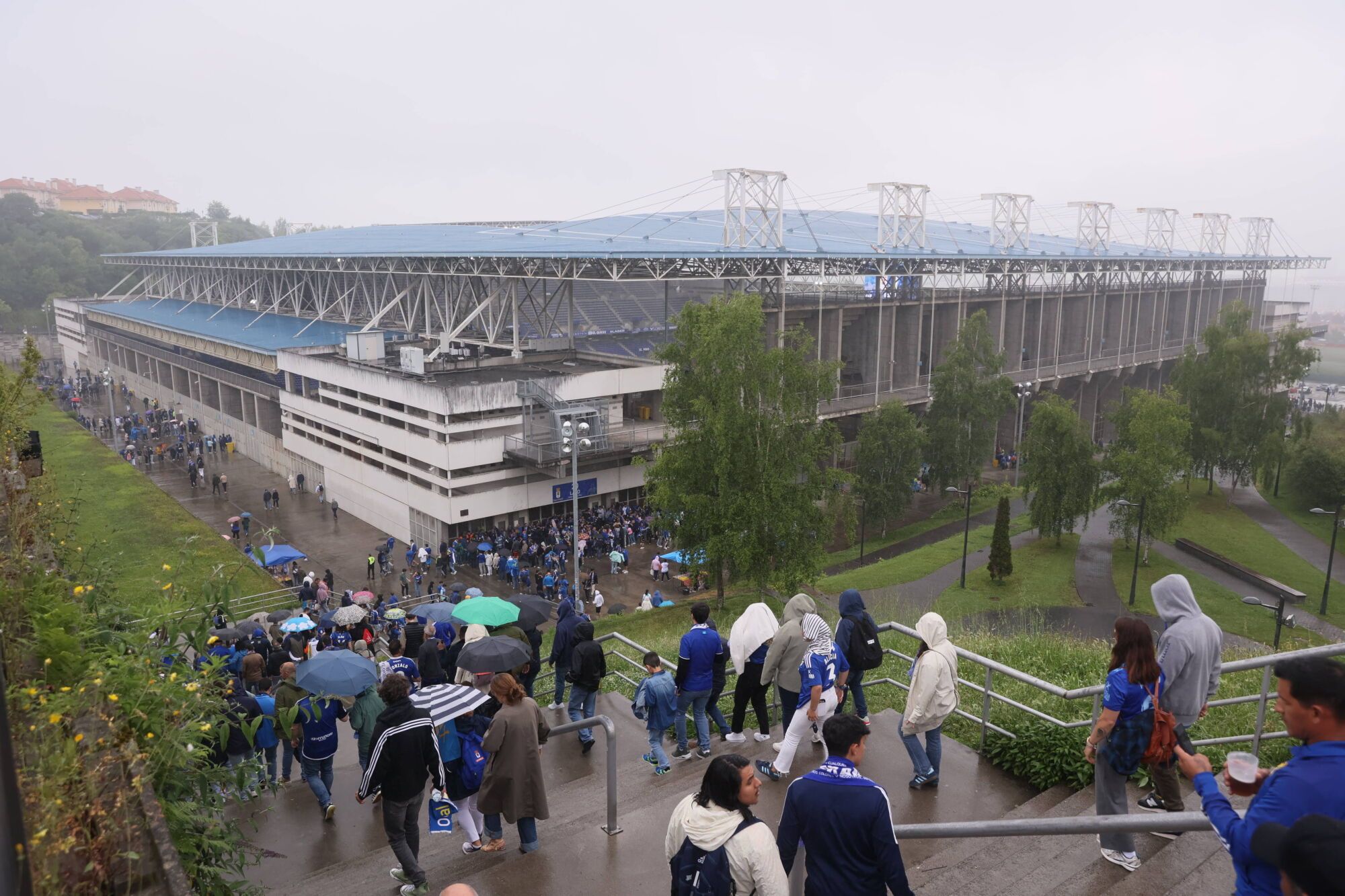 Así fue el recibimiento de la afición al Real Oviedo y toda la previa del último partido de la temporada