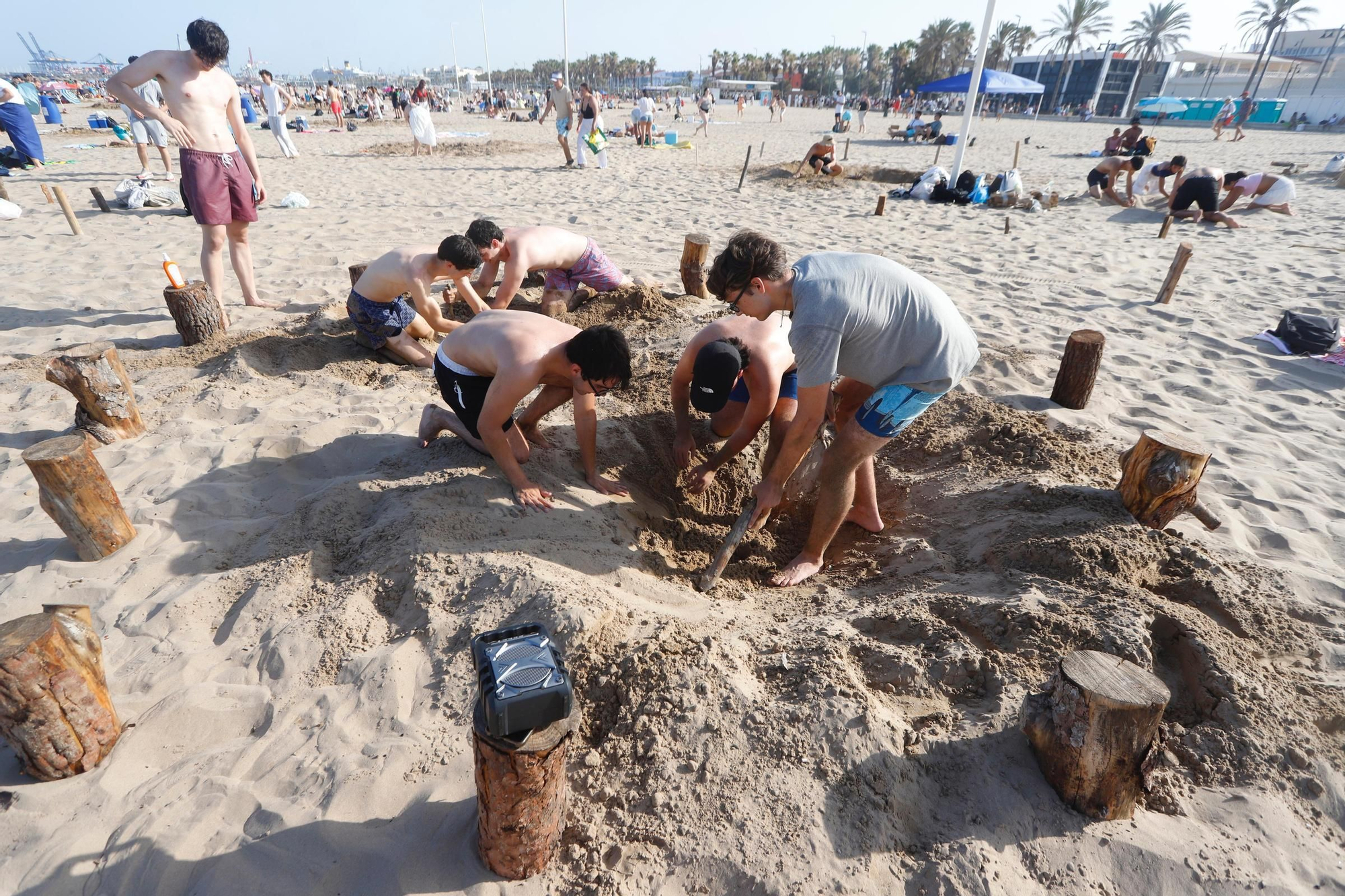 Todo listo para la noche de San Juan en las playas valencianas