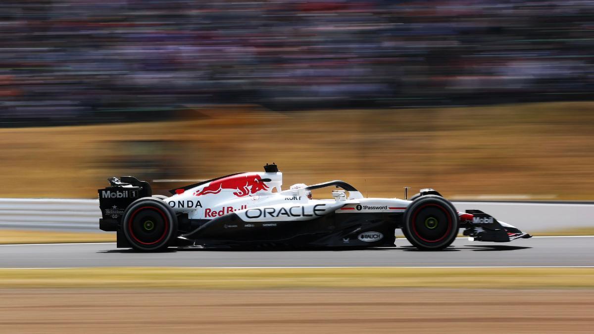 Max Verstappen, pole con el Red Bull blanco, en Suzuka