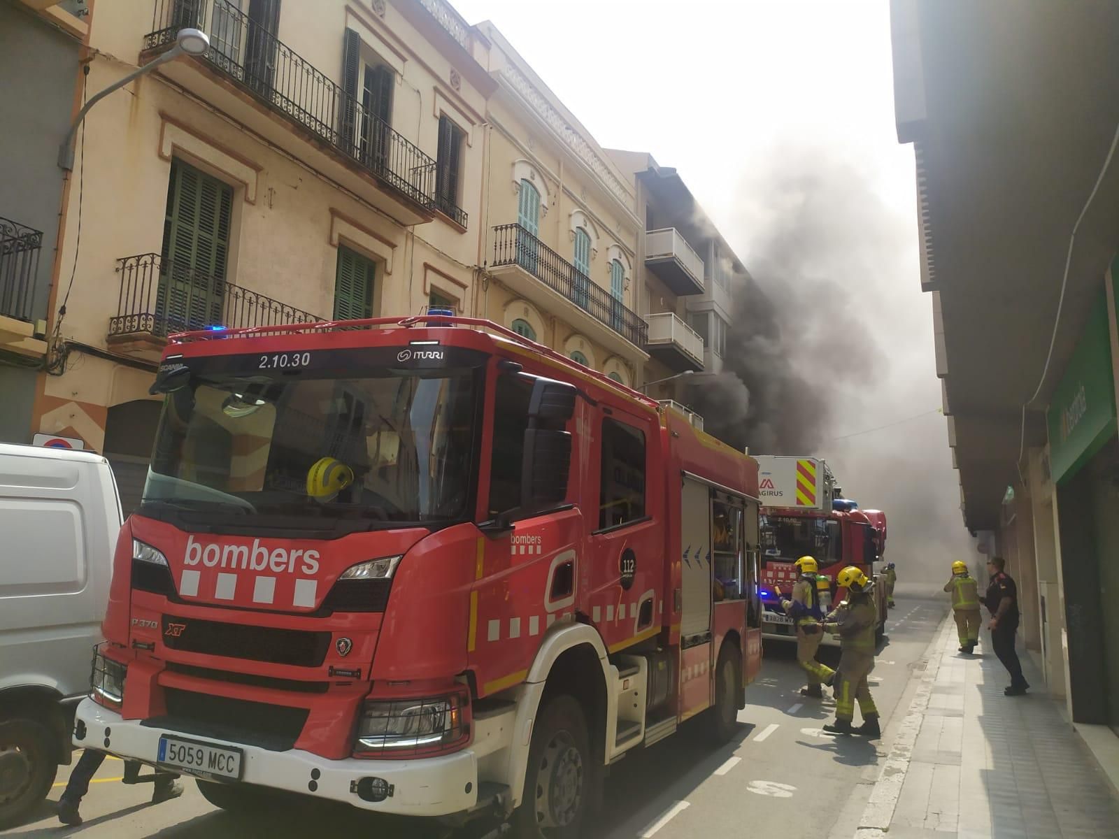 Les imatges de l'incendi en una perruqueria de Figueres