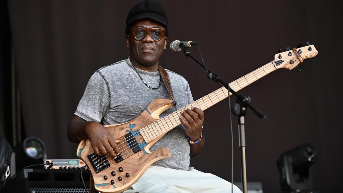 Richard Bona, ayer sobre el escenario del Festival Internacional de Jazz.