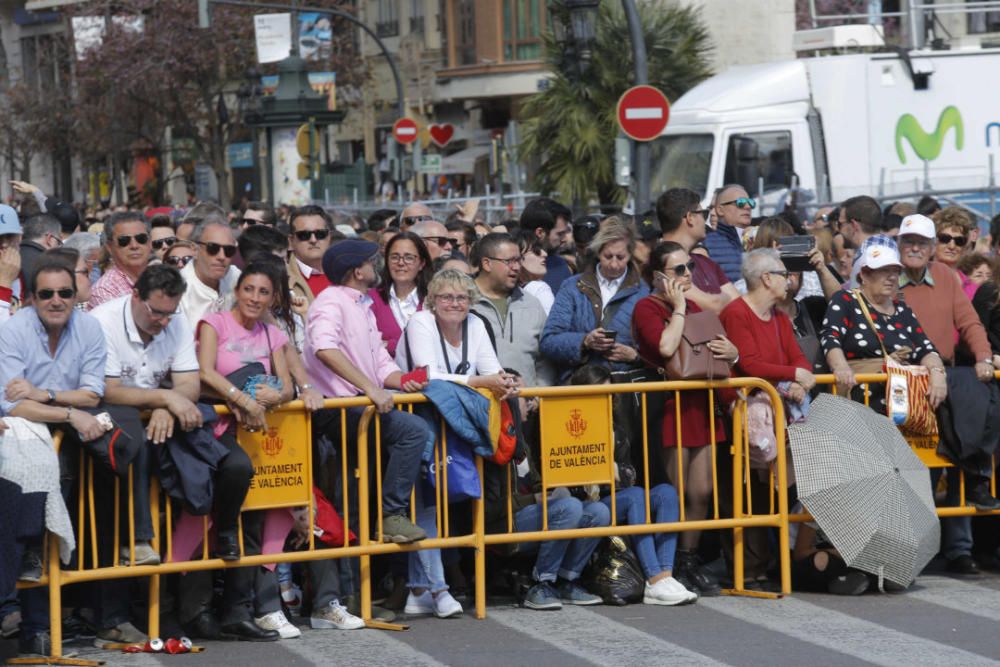 Búscate en el público de la mascletà del 1 de marzo