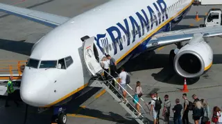 Buenas noticias para los viajeros: Ryanair cambia sus estrictas políticas de equipaje