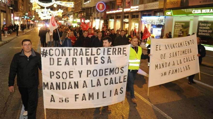 Los trabajadores de Arimesa llenan de velas  las calles de Murcia
