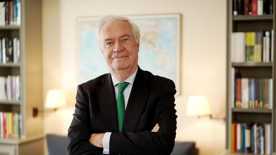 Entrevista con Charles Powell por su último libro sobre el rey Juan Carlos I