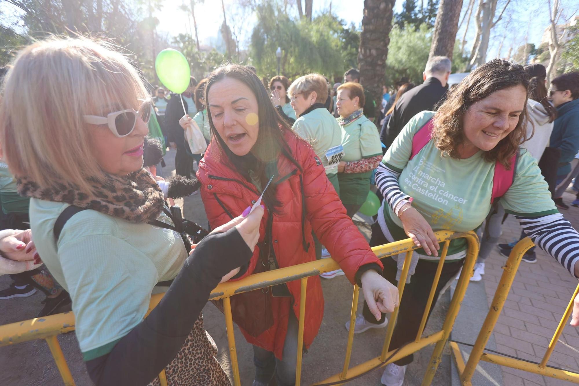 Búscate en la galería: Castelló se viste de verde en la IX marcha contra el cáncer