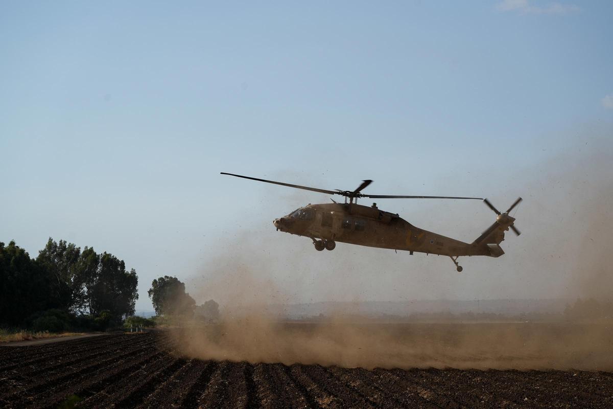 Helicoptero de las fuerzas armadas de Israel, cerca de la frontera con Líbano.