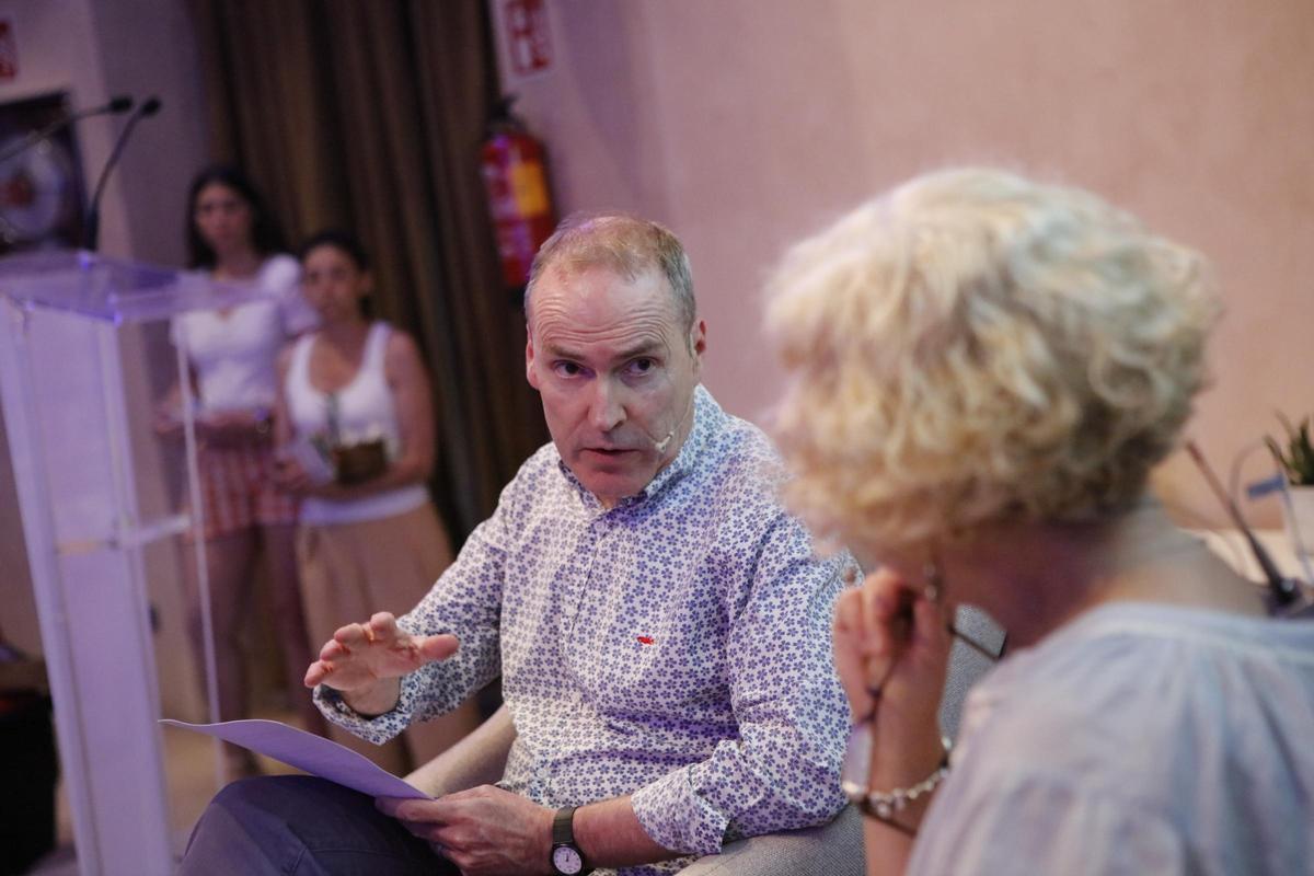 Ciro Krauthausen im Gespräch mit Anna Nicholas.