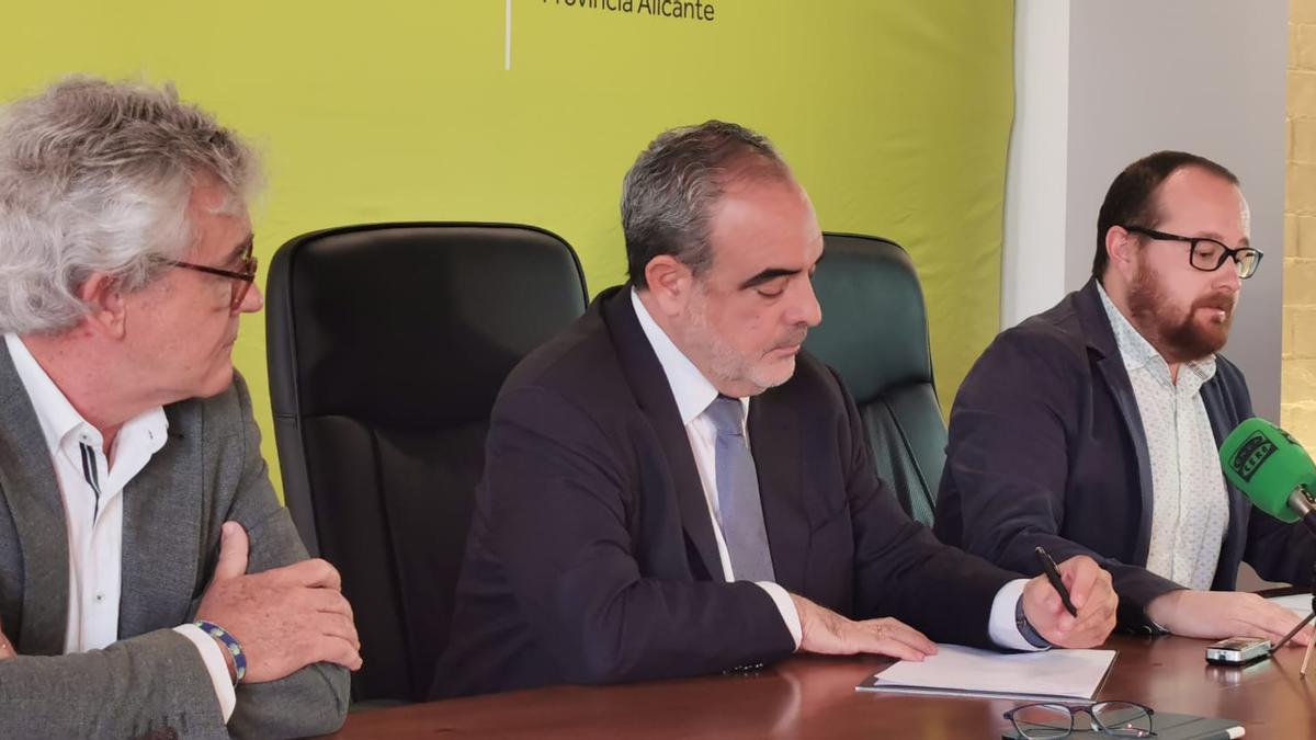 Francisco Llopis, Nacho Amirola y Quino Palací, en la presentación del Informe de Coyuntura de Ineca.