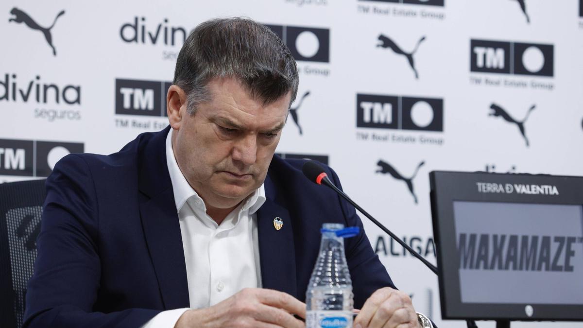 Valencia Ron Gourlay, CEO de Fútbol del Valencia CF, comparece ante los medios de comunicación en la Sala de Prensa del Camp de Mestalla VLC SPD