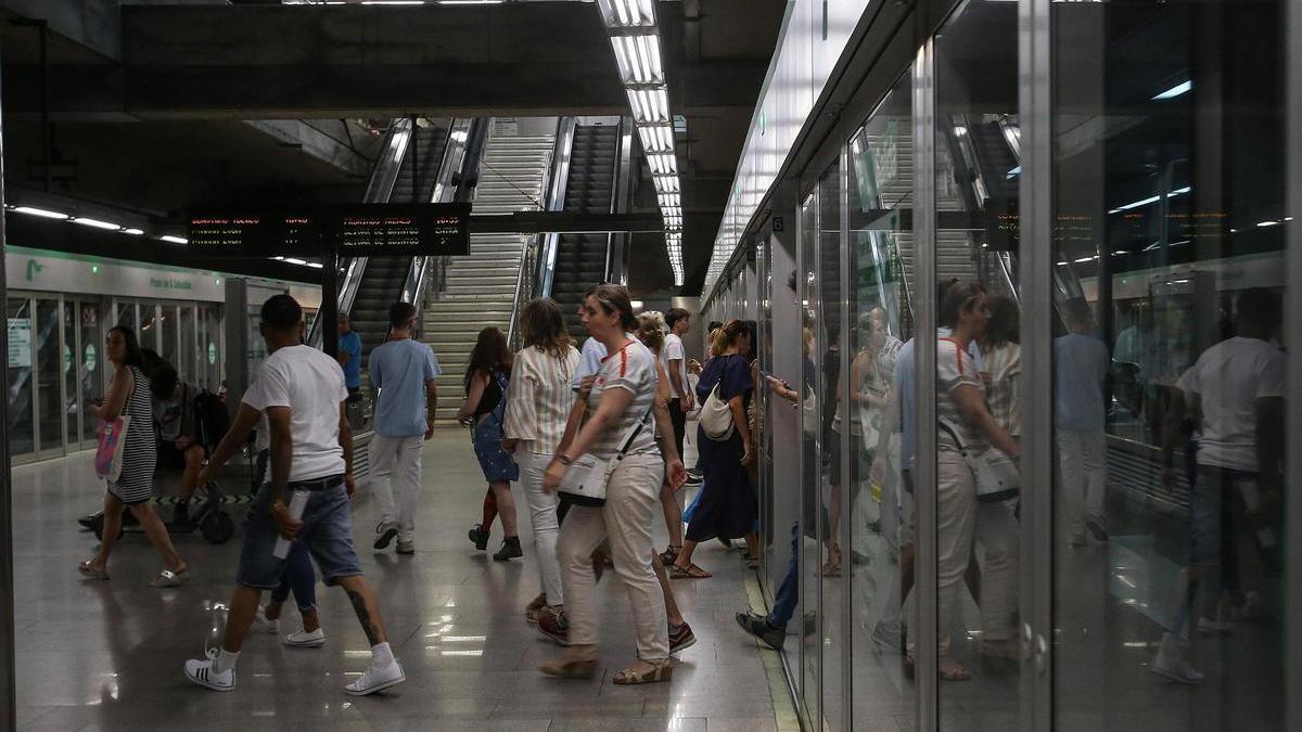El Metro de Sevilla amplía su horario hasta las 1 de la madrugada por Icónica