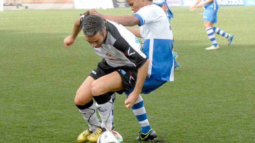 El caudalista Armando Invernón trata de superar al arlequinado Cris.