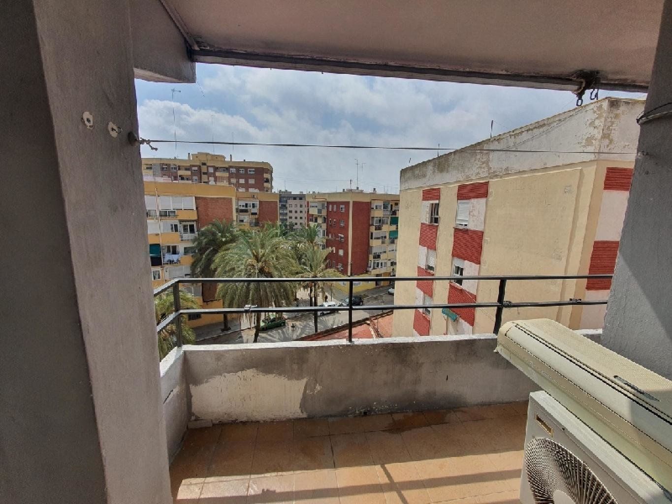 Piso a la venta en la calle Peris Celda por 47.300€