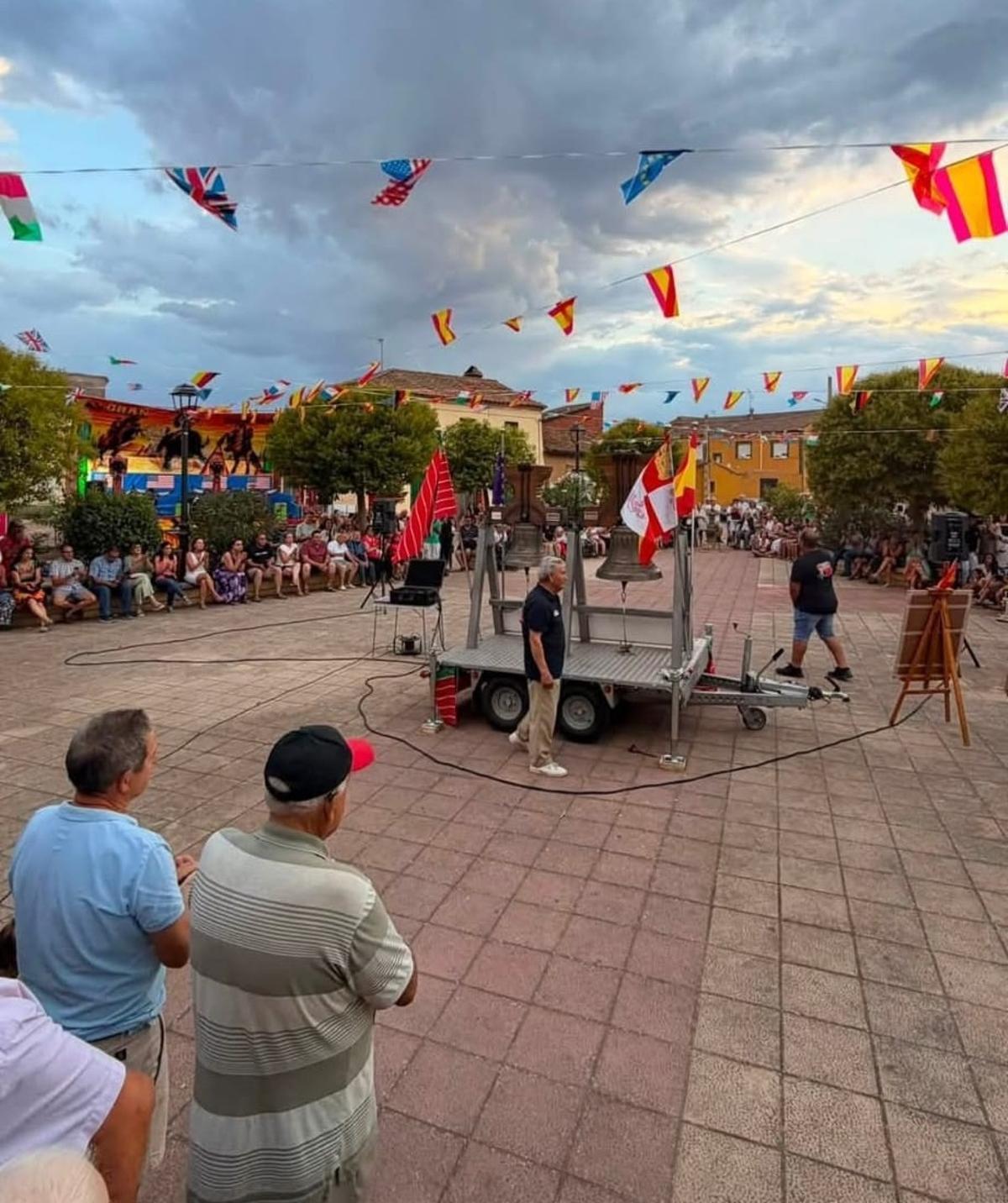 Exhibición de campaneros en Bretó.