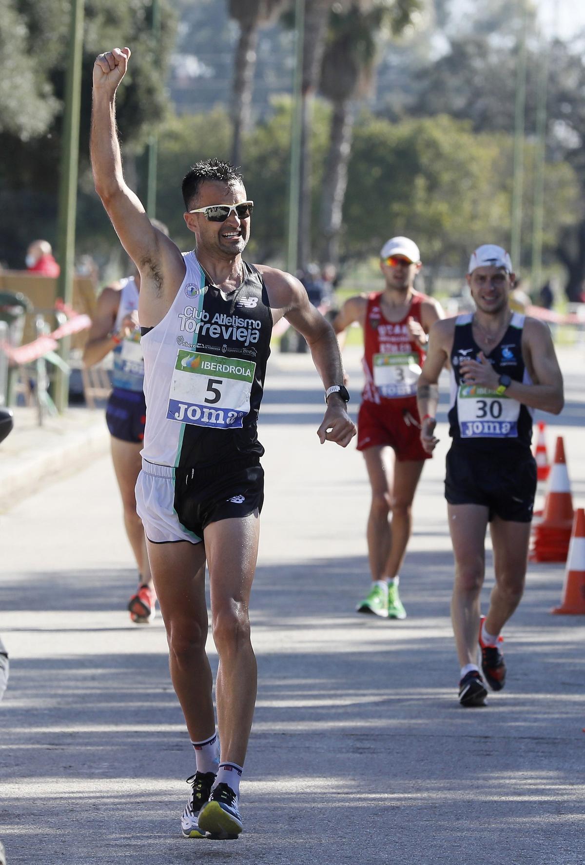 El atleta de Torrevieja Luis Manuel Corchete afronta sus primeros Juegos a los 37 años en los 50 Kms marcha